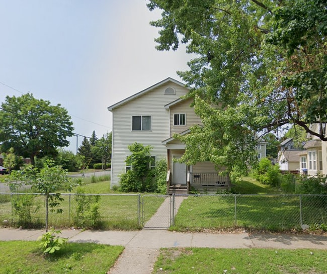 Building Photo - 2101 N Bryant Ave