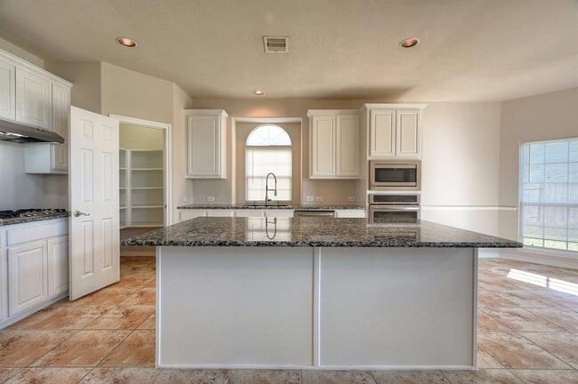 Building Photo - 8334 Cape Royal Dr