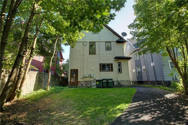 Building Photo - 32 Birch Crescent St