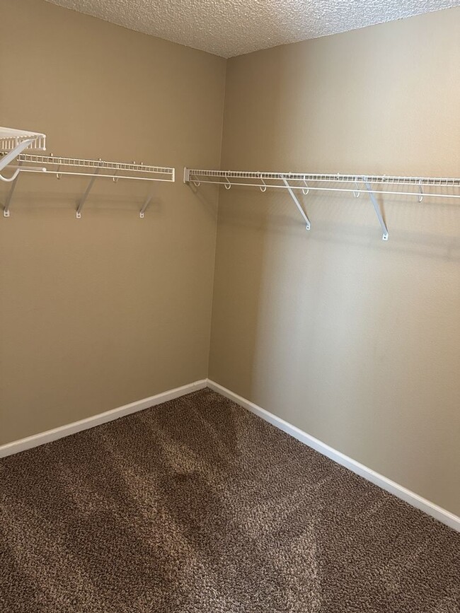 Building Photo - 495 Canyon Oak Loop