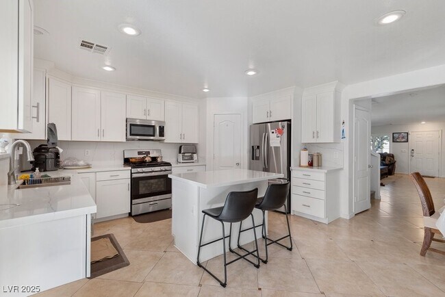 Building Photo - 6717 Yellowhammer Pl