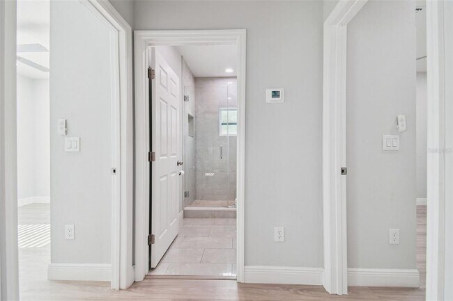 Building Photo - 6817 N Sterling Ave