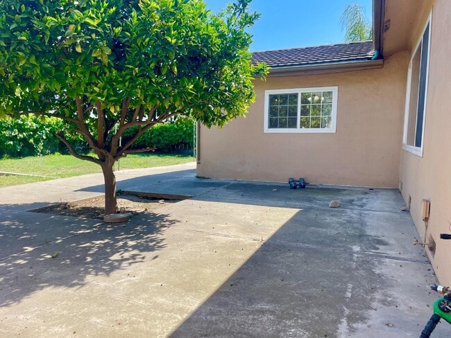 Building Photo - 1375 Mitchell Ln