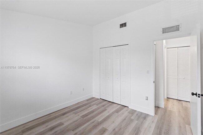 Building Photo - 2930 SE 12th Rd