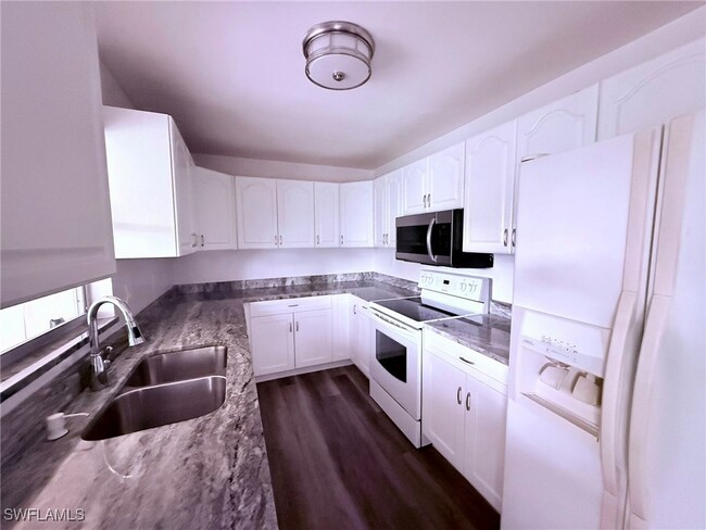 Building Photo - 4925 Viceroy St