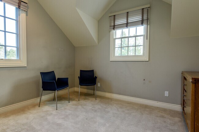 Building Photo - 1545 Laurel Pl