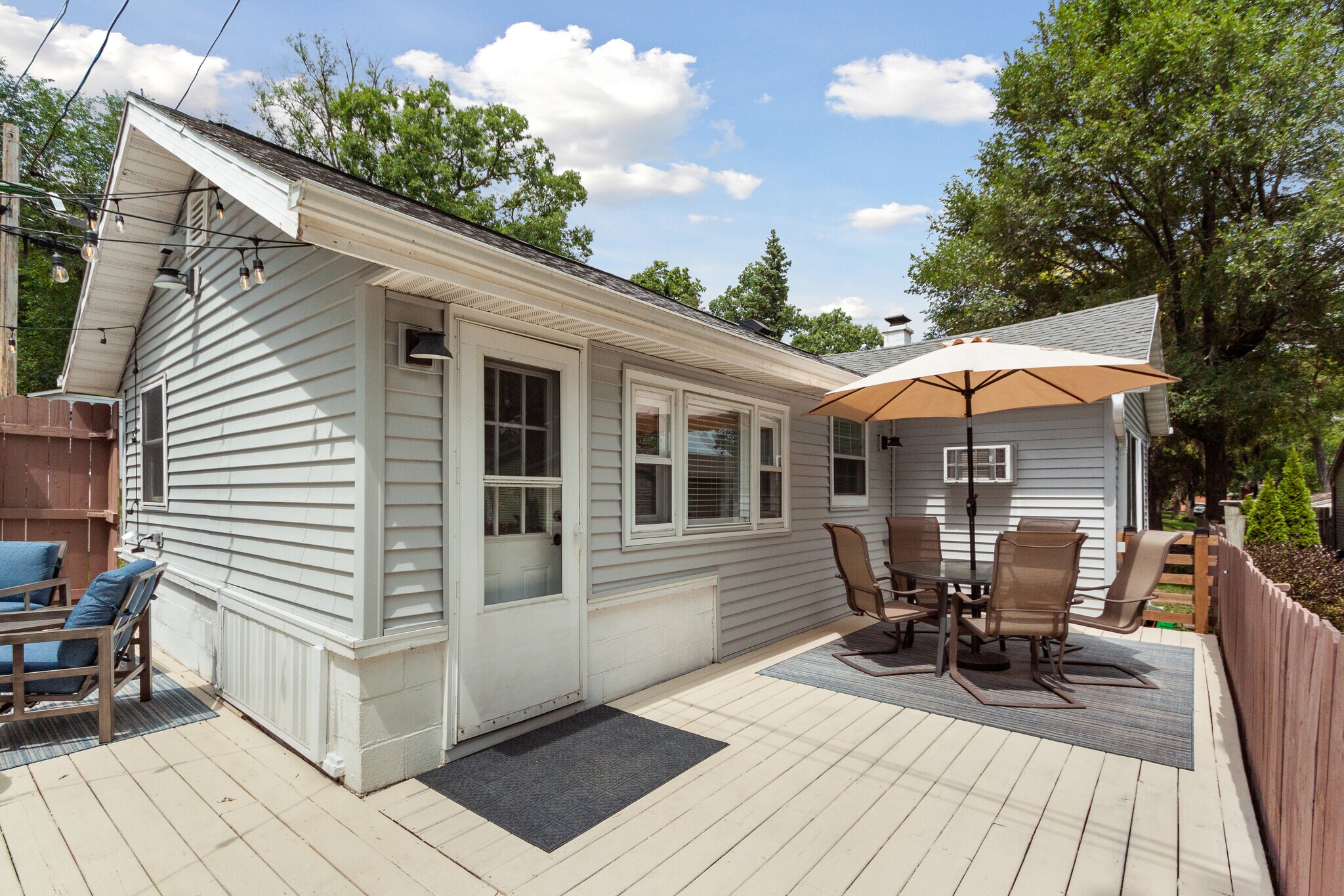 Building Photo - 240 Koshkonong Dr