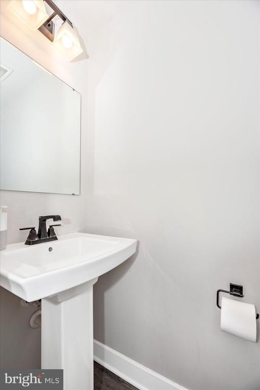 Building Photo - 6042 Fallfish Ct