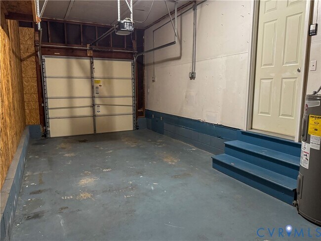 Building Photo - 2590 Pinehurst Dr