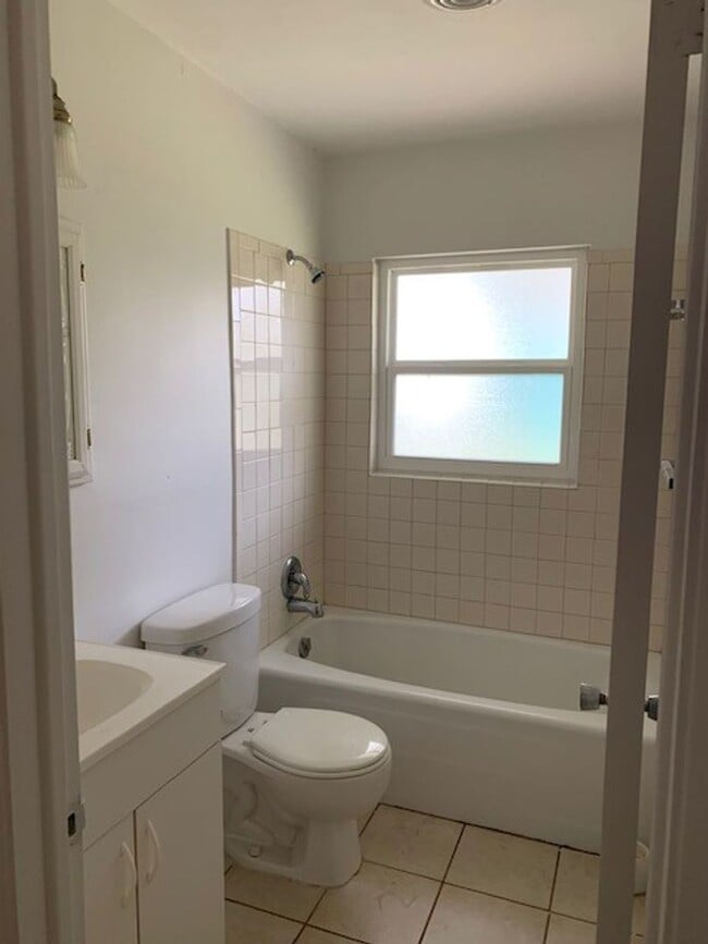 Building Photo - 4/3 Home in Heart of Umatilla!