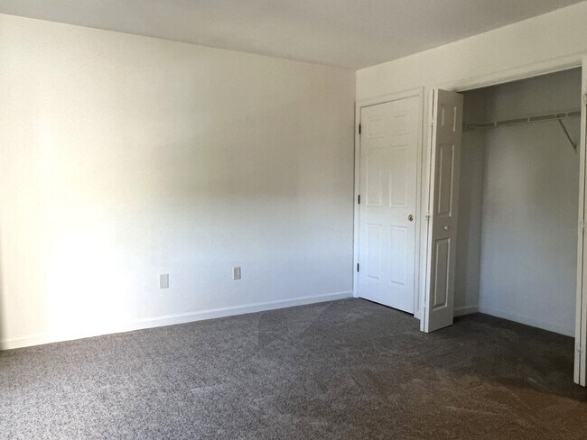 Building Photo - YEAR-ROUND UNFURNISHED RENTAL