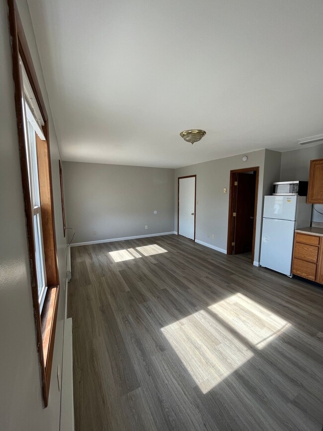 Building Photo - Utilities included!