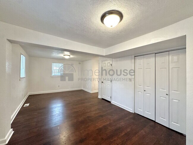 Building Photo - 3428 Thomas St