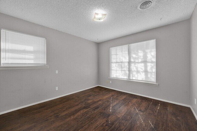 Building Photo - 3407 Janet Dr