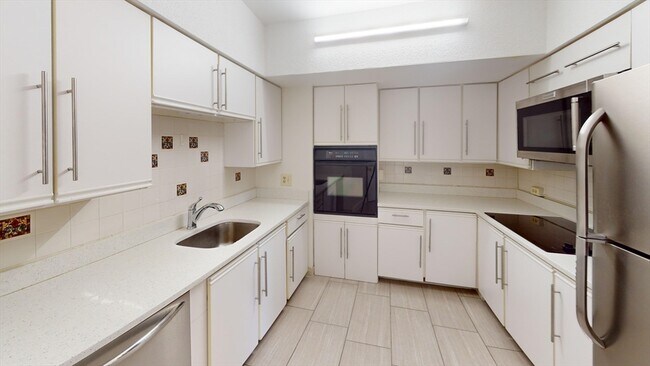 Building Photo - 1731 Beacon St