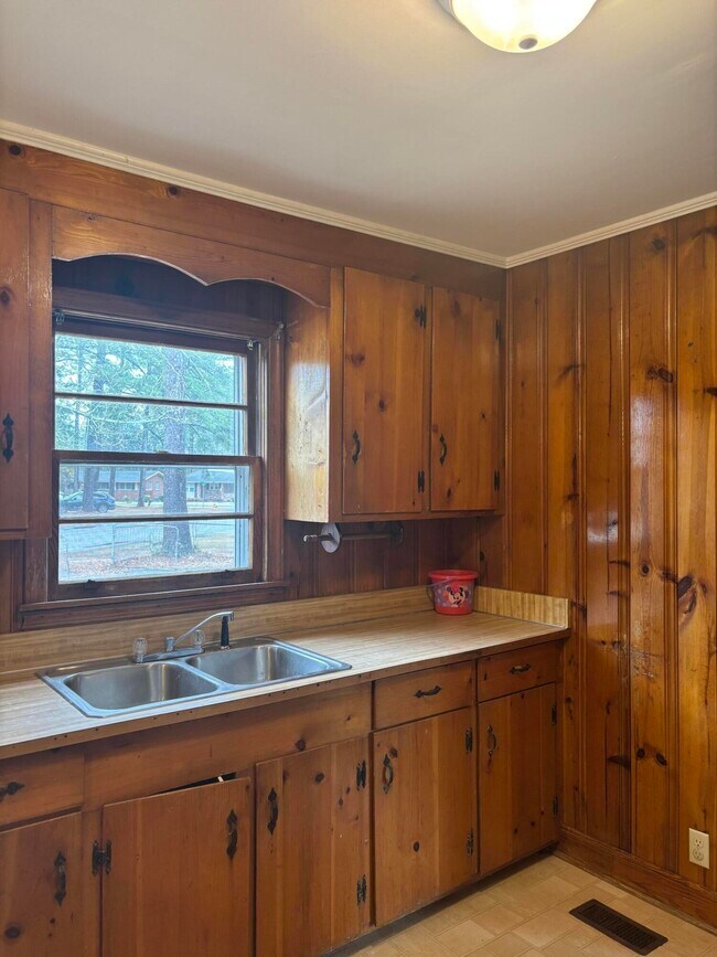 Building Photo - 232 Pinckney St