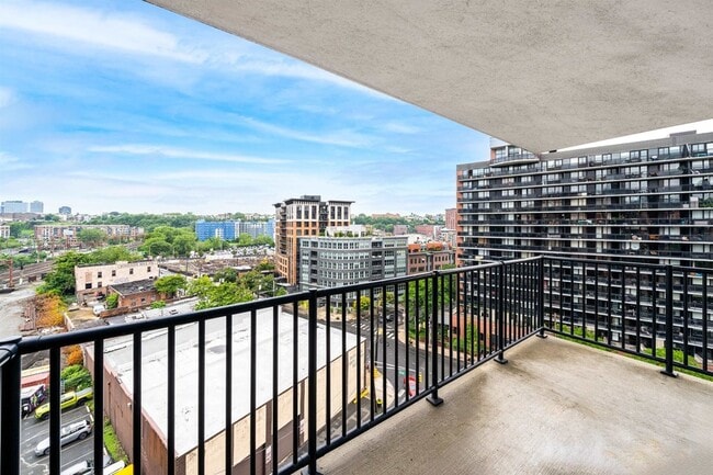 Building Photo - 700 Grove St