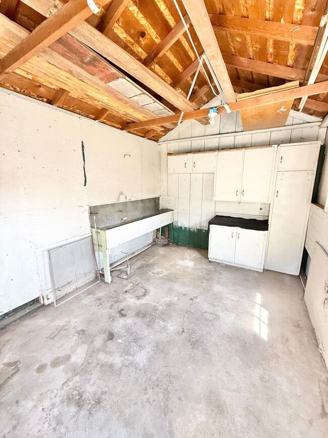 Building Photo - 1728 E Abriendo Ave