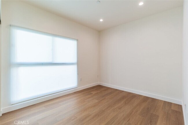 Building Photo - 1212 Viola Ave