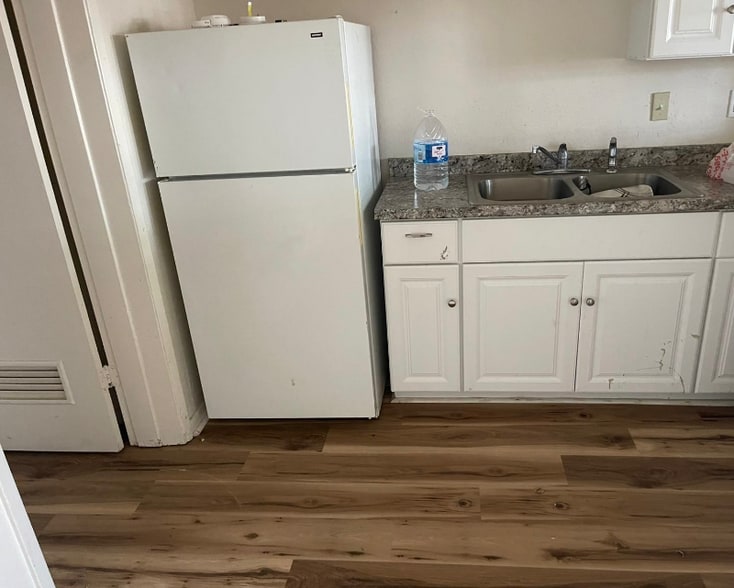 Building Photo - 414 E Avenue A