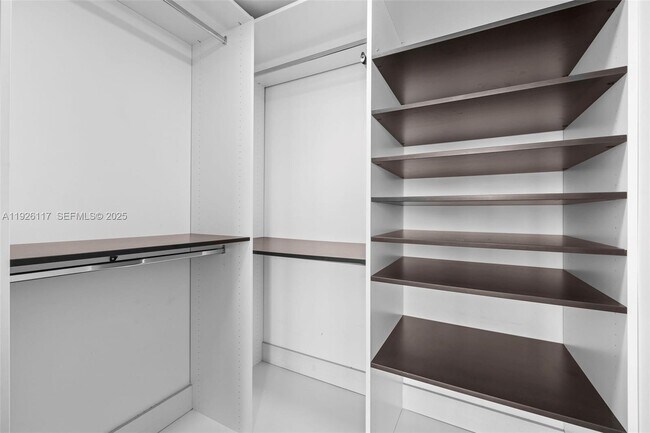 Building Photo - 665 NE 25th St