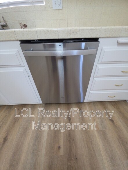 Building Photo - 27111 Wentworth Dr