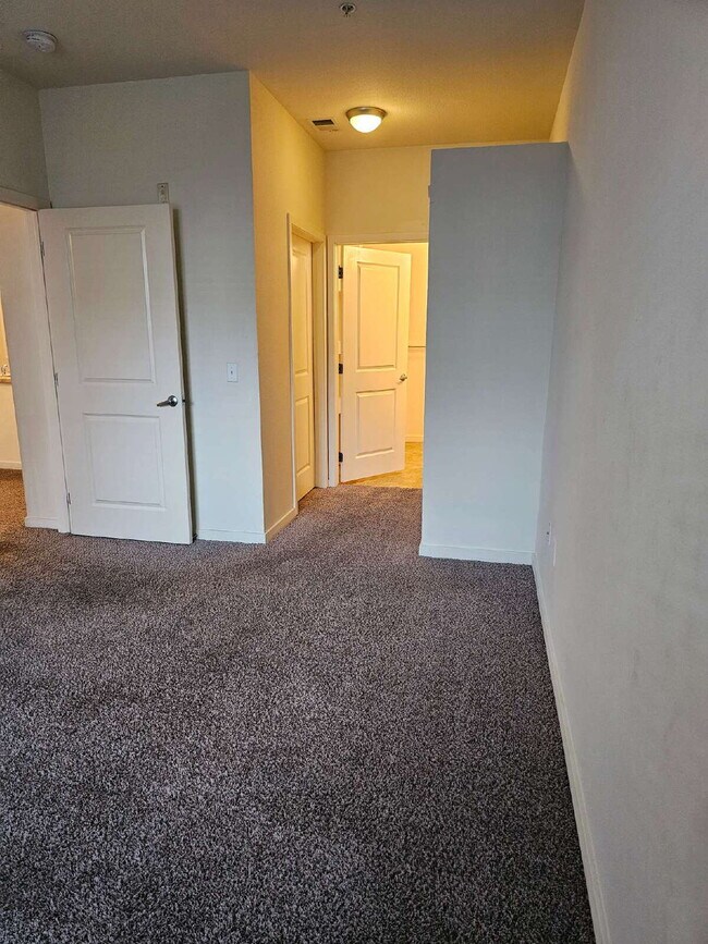 Building Photo - Convenient and Spacious 2BR/2BA in Park Hill of Denver