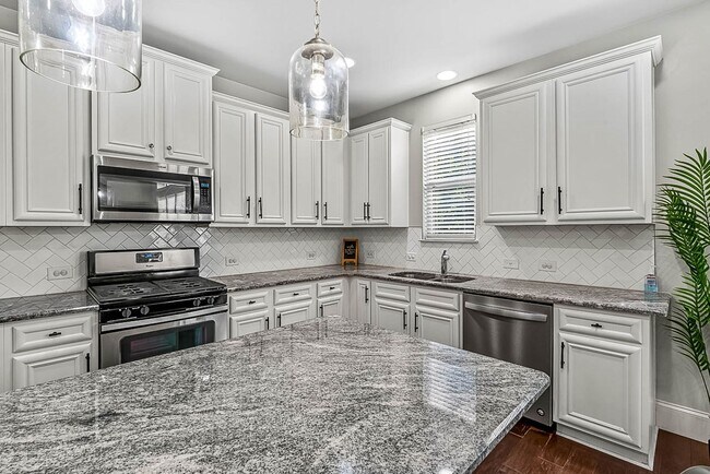 Building Photo - 173 Charolais Dr