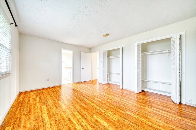 Building Photo - 7811 Westbank Ave