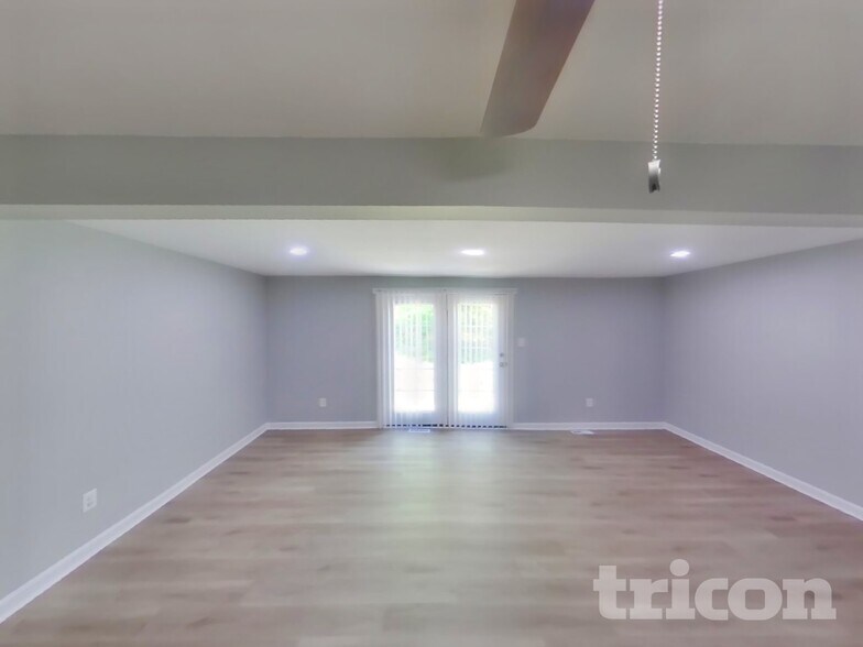 Building Photo - 9226 Throgmorton Rd