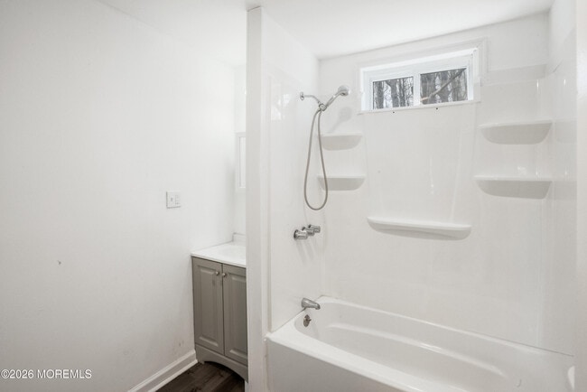 Building Photo - 28 Oak Ln