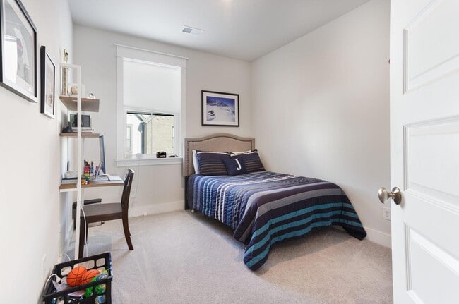 Building Photo - 1515 Martel St