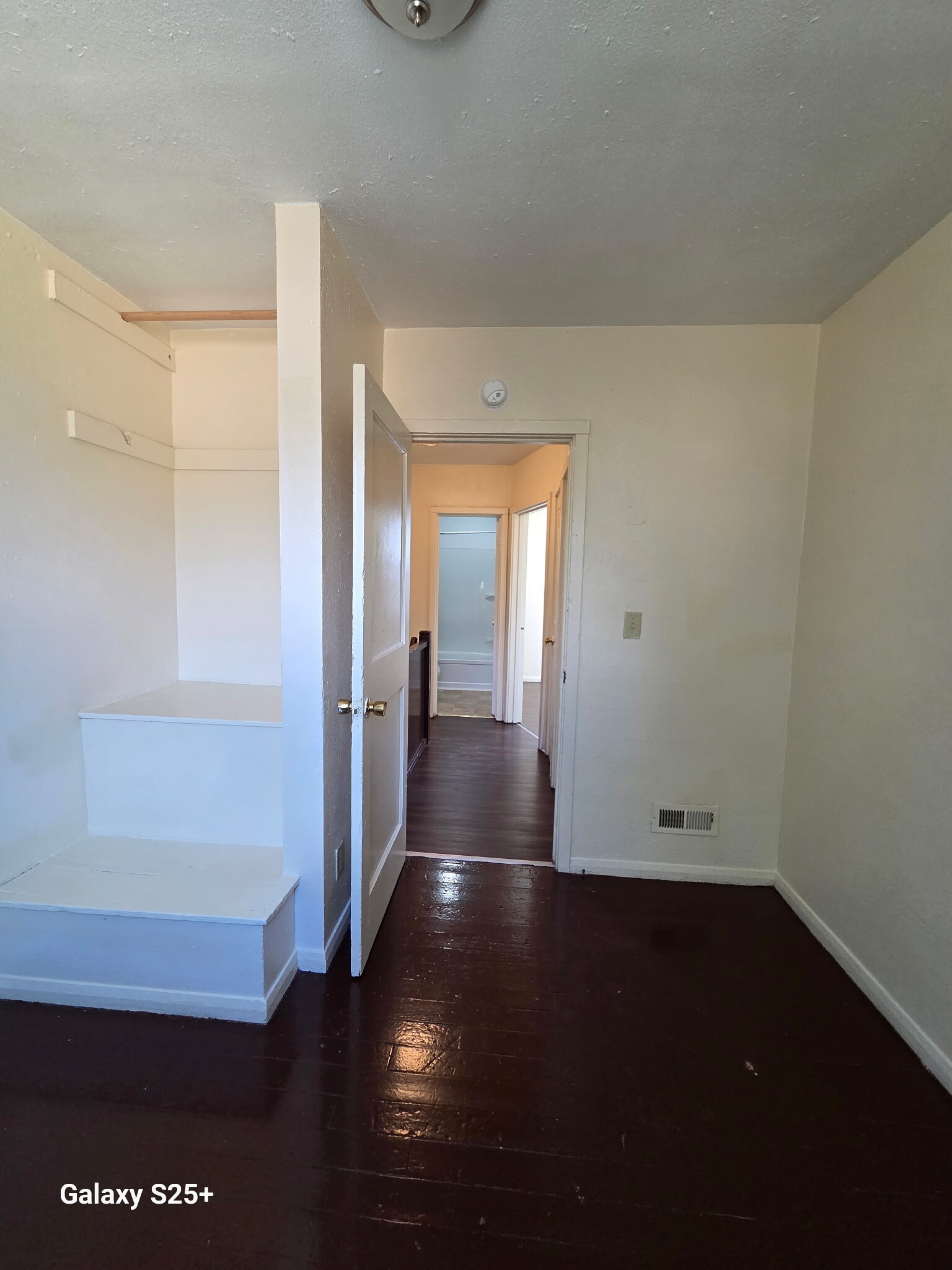 Building Photo - 1413 NW Despain Ave