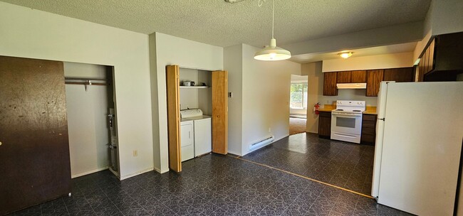 Building Photo - North Kitsap Home