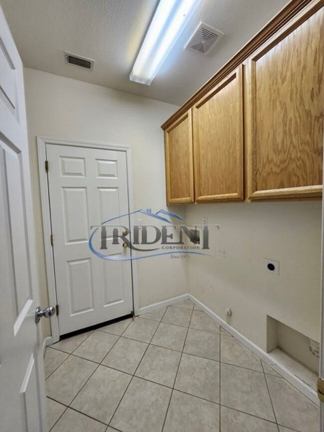 Building Photo - 1038 Zanes Dr