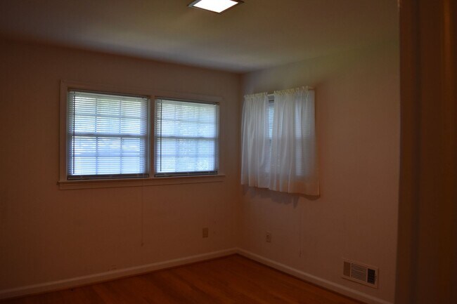 Building Photo - Coming Soon! UMW location!