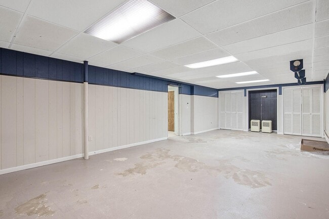 Building Photo - 4489 Pompey Center Rd