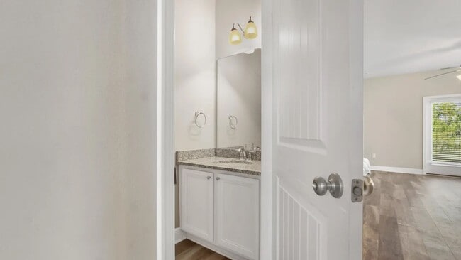 Building Photo - Santa Rosa 3 bedroom