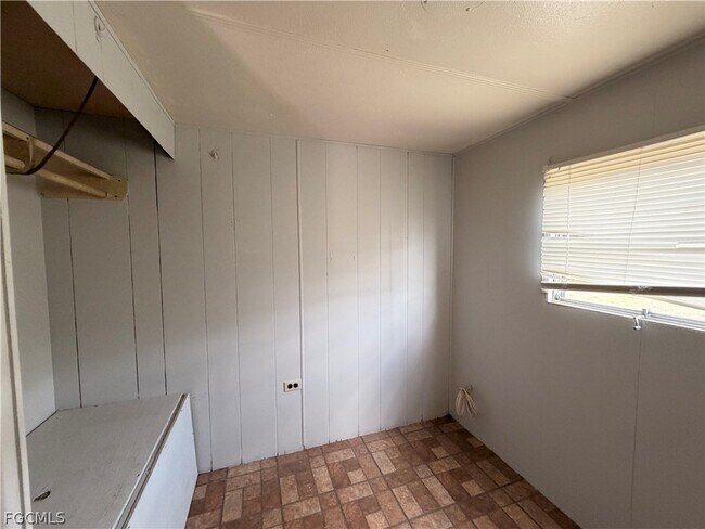 Building Photo - 7897 Suncoast Dr