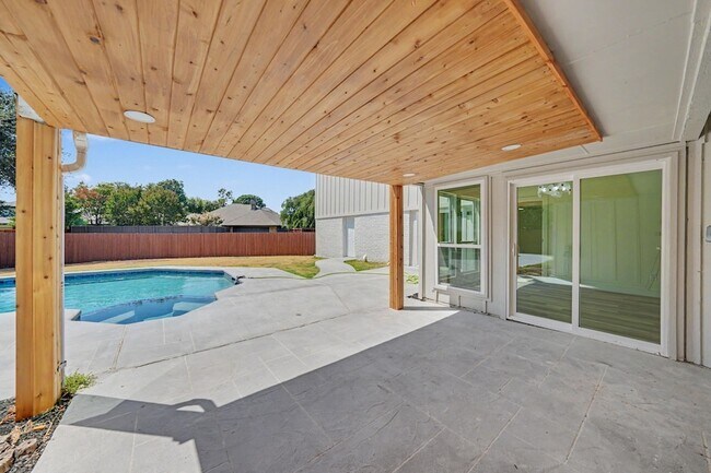 Building Photo - 4001 Bullock Dr