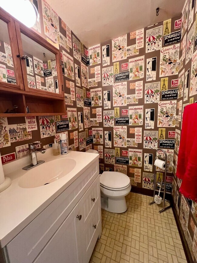 Building Photo - Stunning 4-Bedroom Single Family Home in Wyncote! Available NOW!