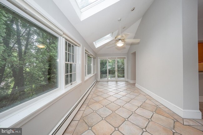 Building Photo - 212 Elm Terrace