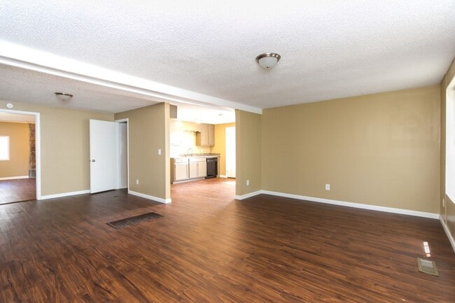 Building Photo - Charming Adamsville Home with Open Floor P...