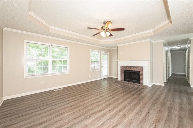 Building Photo - 2320 Huntington Dr