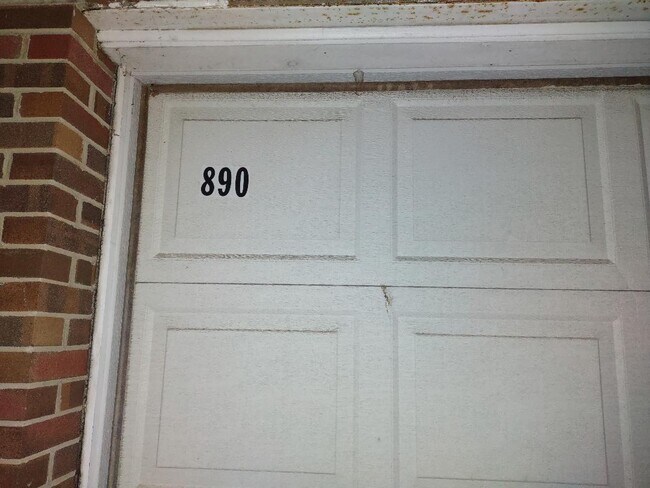 Building Photo - 890 Quadrilla St