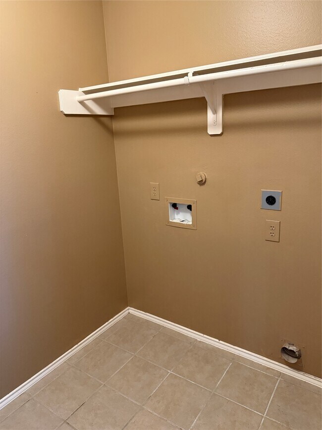 Building Photo - 3906 Eastland Lake Dr