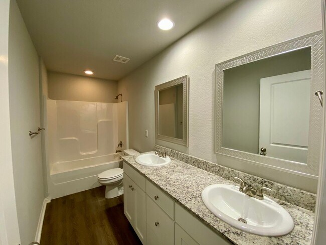 Building Photo - 1660 Gallant Fox Ln