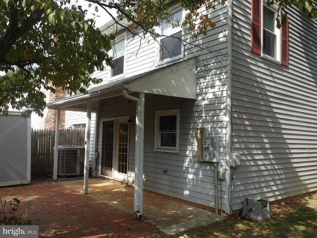 Building Photo - 413 Forest Ct