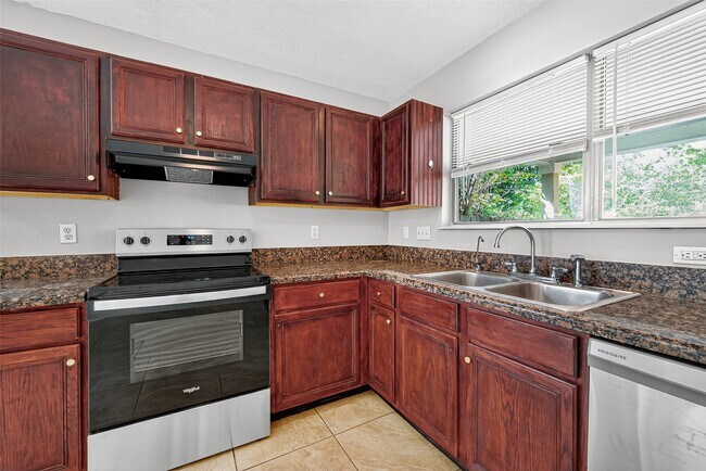 Building Photo - 406 Texas St