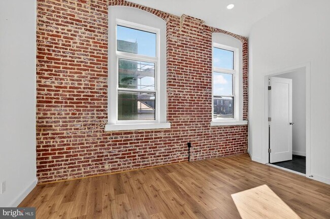 Building Photo - 2045 Trenton Ave